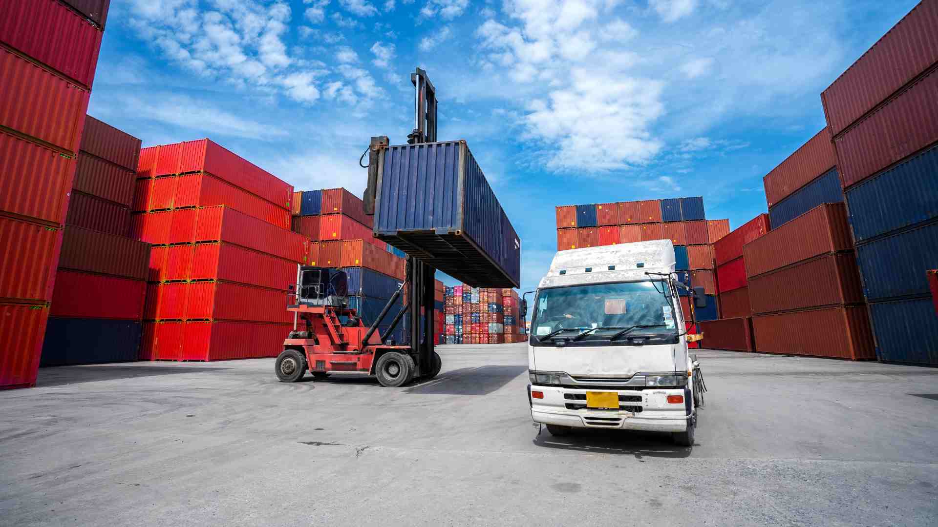 Container Rouging Effective Container Drayage Logistics: Tips & Examples for Efficiency